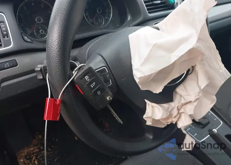 2013 Volkswagen Passat S из США, поврежденный, VIN 1VWAH7A3XDC115902